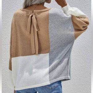 Blu Pepper Tan, Gray, and White Colorblock Sweater w Bow on Back Neck Size M/L